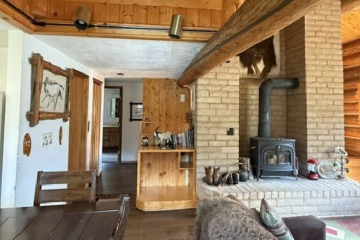 Pine Edge Cabins — Silver Gate, MT